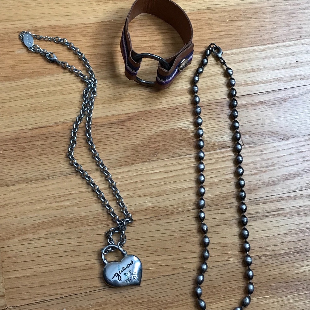 Y2K Guess heart necklace - silver tone metal
